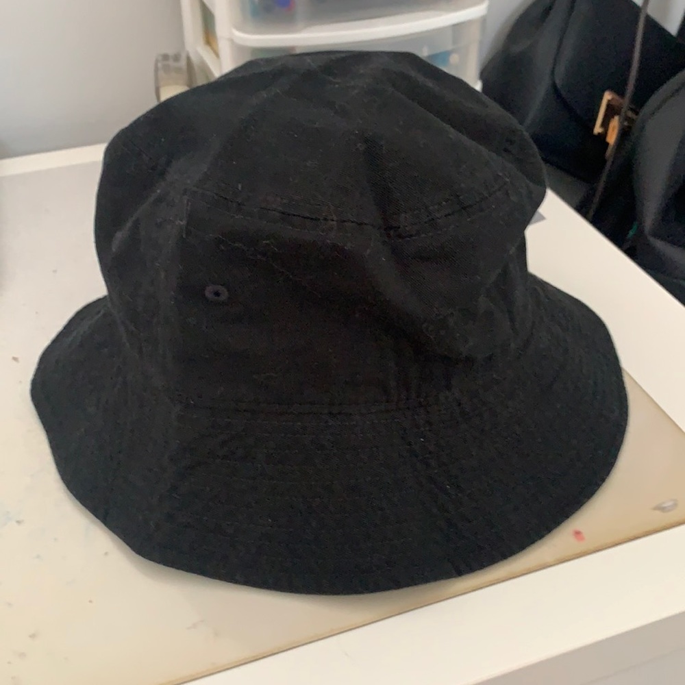 Black bucket hat